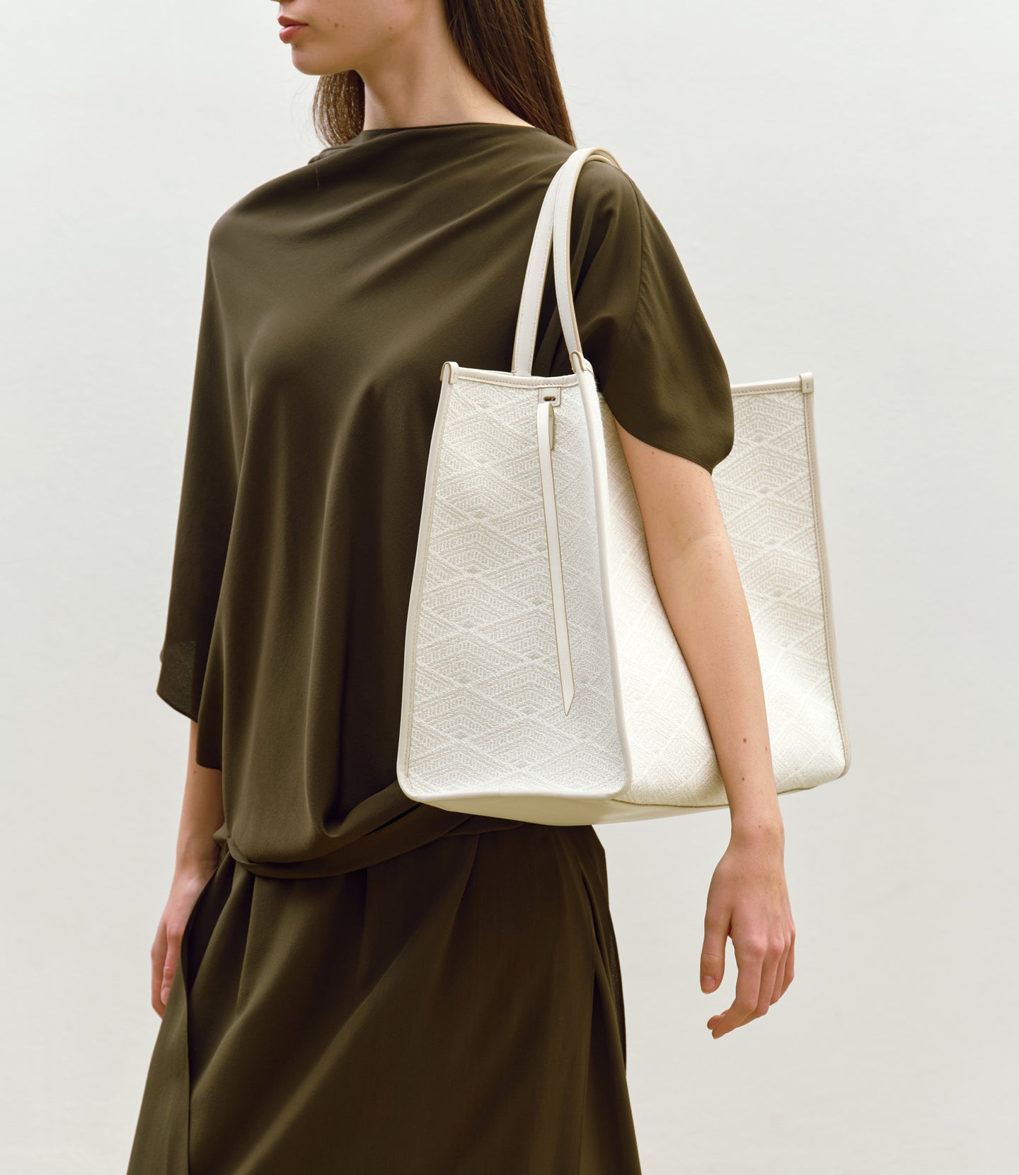 Chameleon 41 Oversized Diamond Jacquard Grey with Bianco
