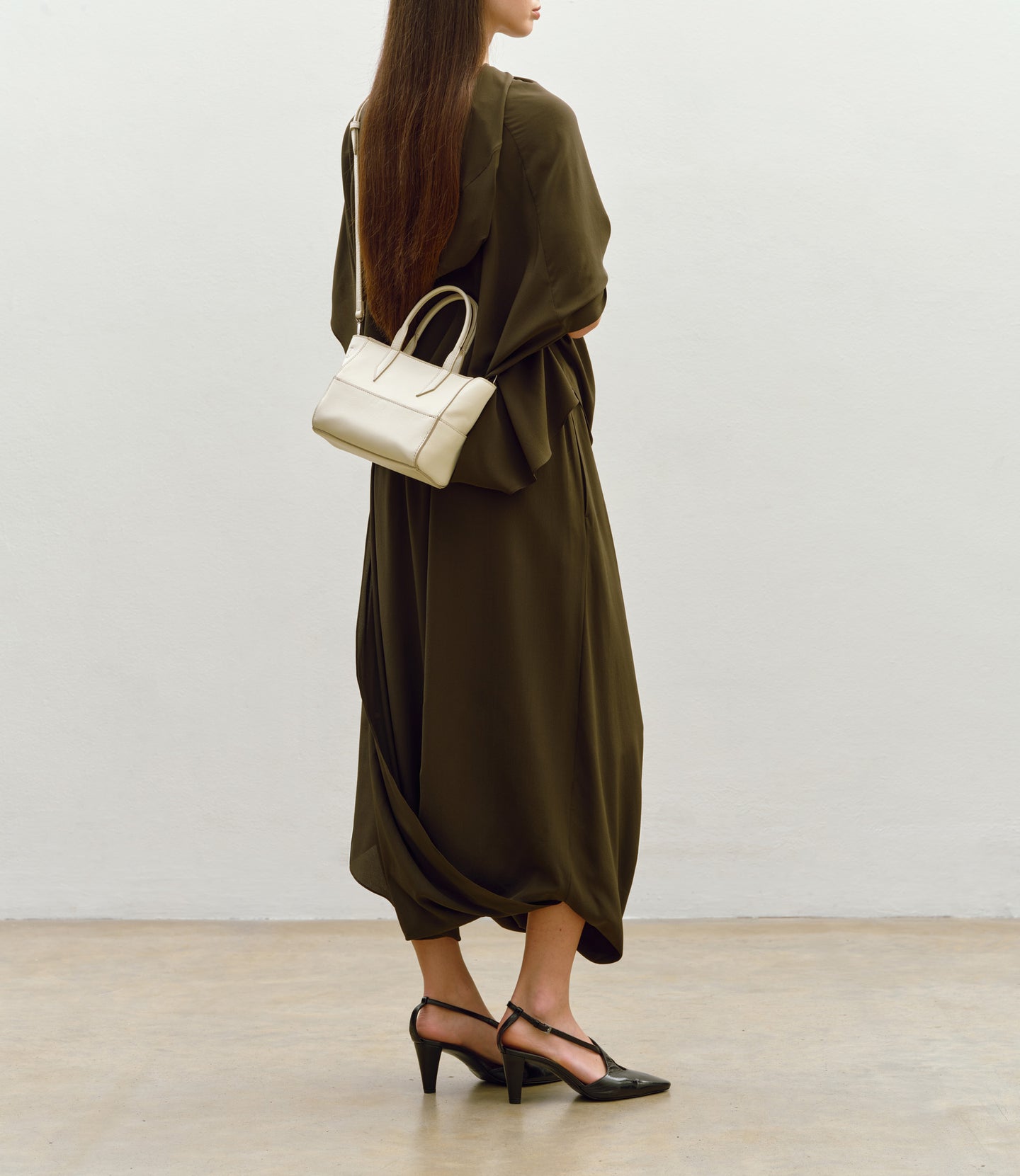 Incognito 20 Smooth Calfskin White Sand