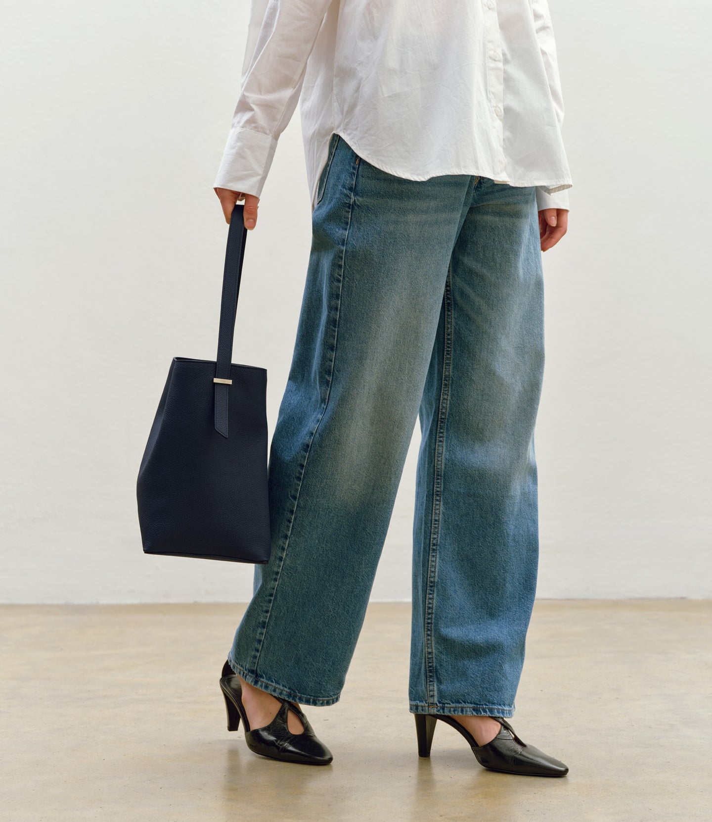 Tilt 22 Soft Grain Leather Midnight