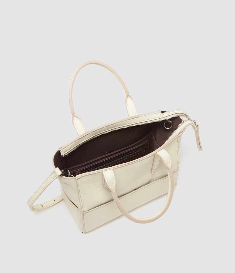 Incognito 20 Smooth Calfskin White Sand