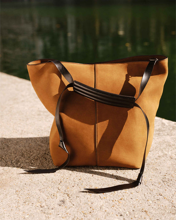 Adjustable Bombé Strap Elvis Cacao with Gold Hardware