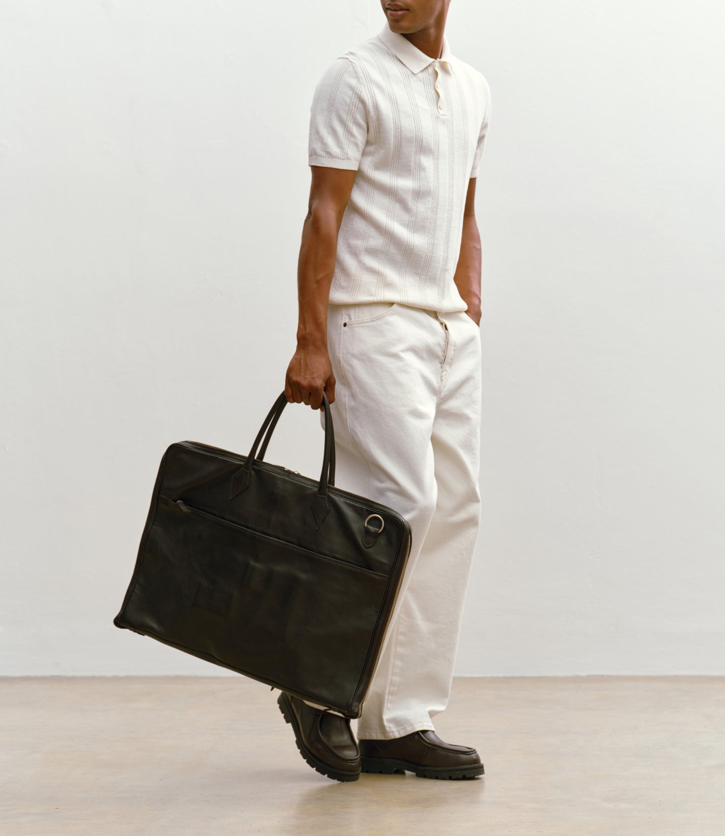 Closer Suit Carrier Buffalo Cacao