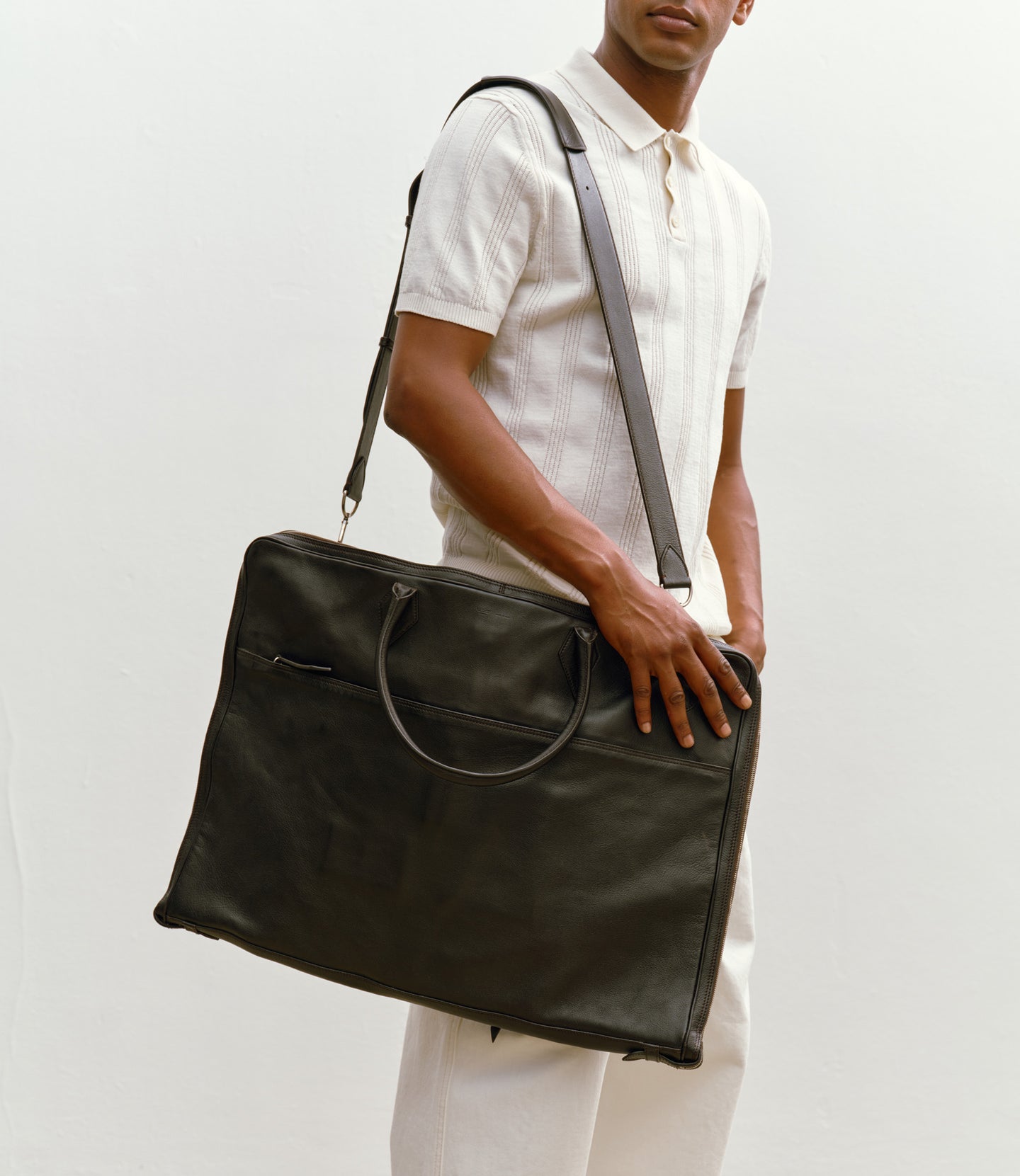 Closer Suit Carrier Buffalo Cacao