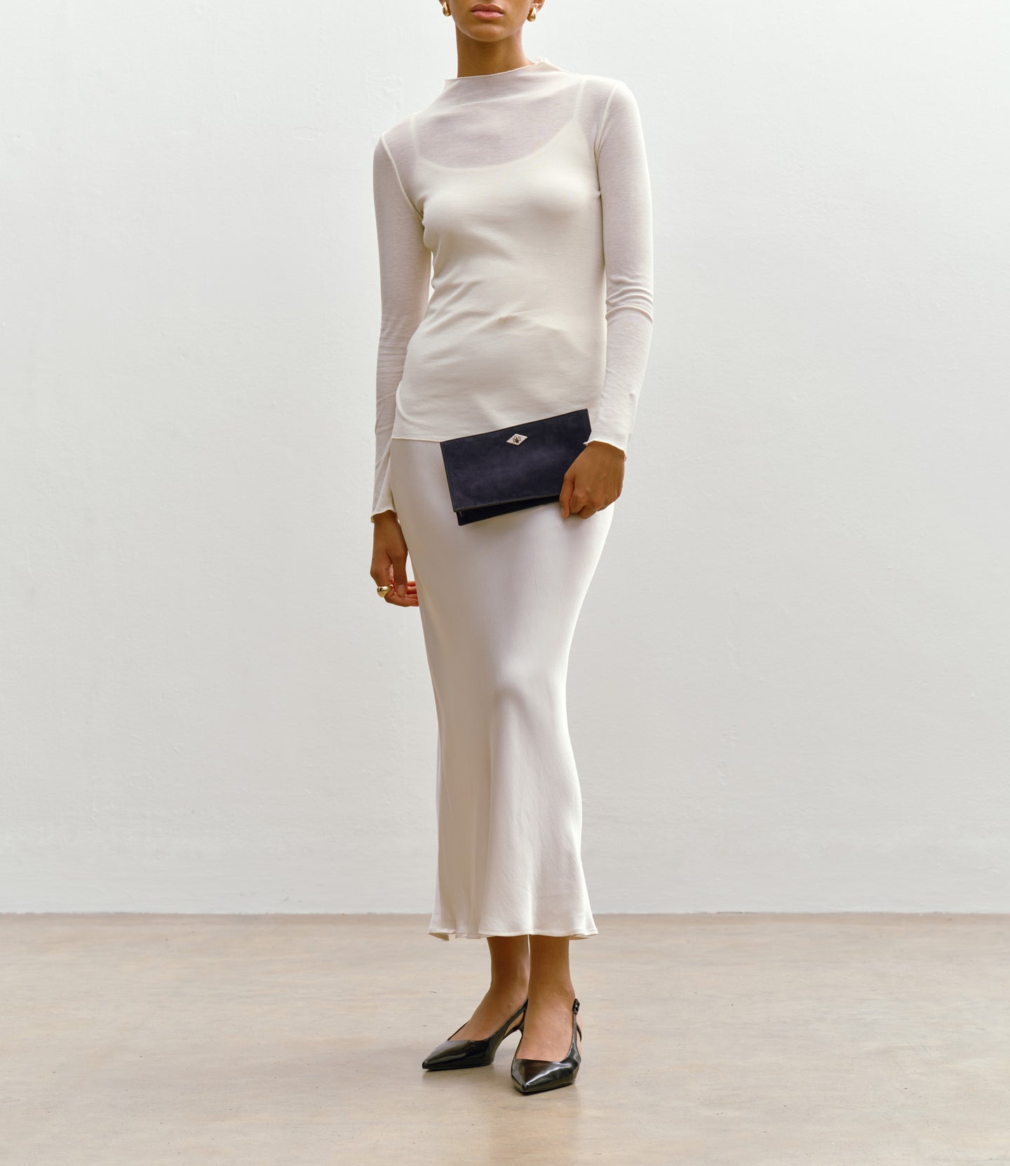 Ease 20 Buttery Suede Midnight