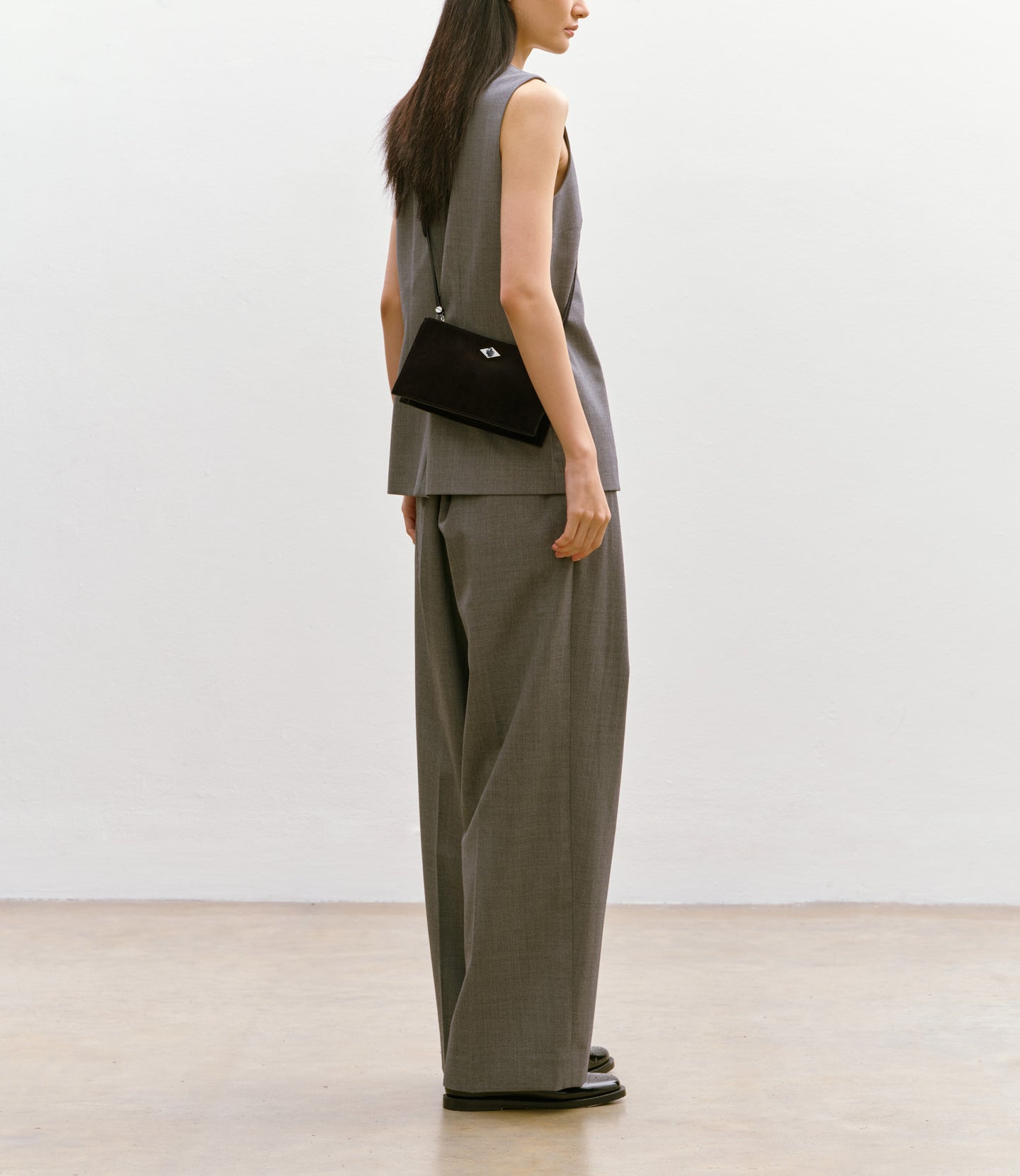 Ease 20 Buttery Suede Black