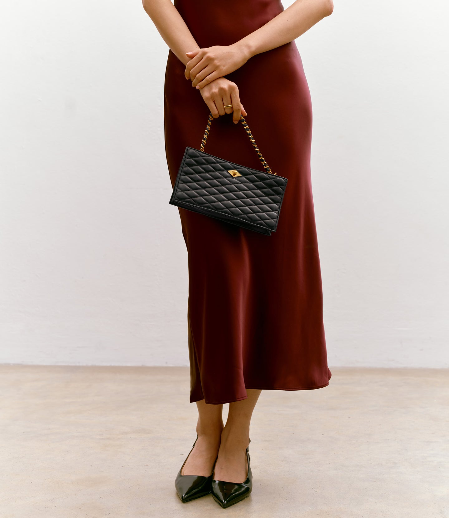 Small Chain Strap Elvis Black with Gold Hardware