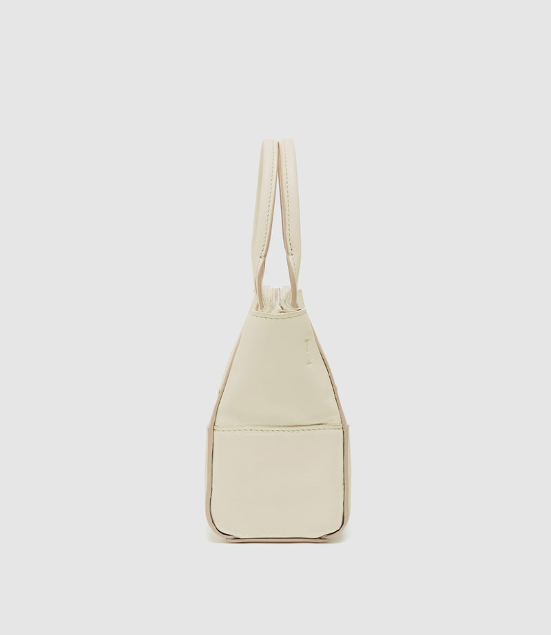 Incognito 20 Smooth Calfskin White Sand