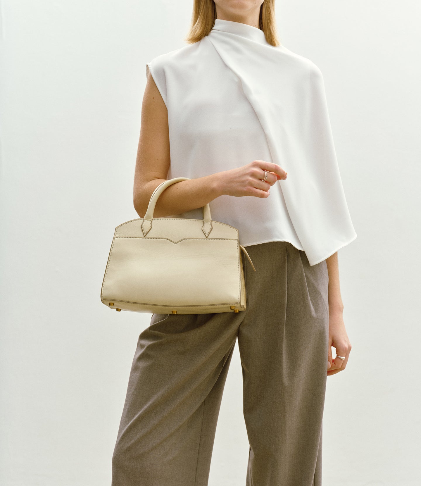 Pendulum 30 Buttery Nappa Crème with Gold Hardware