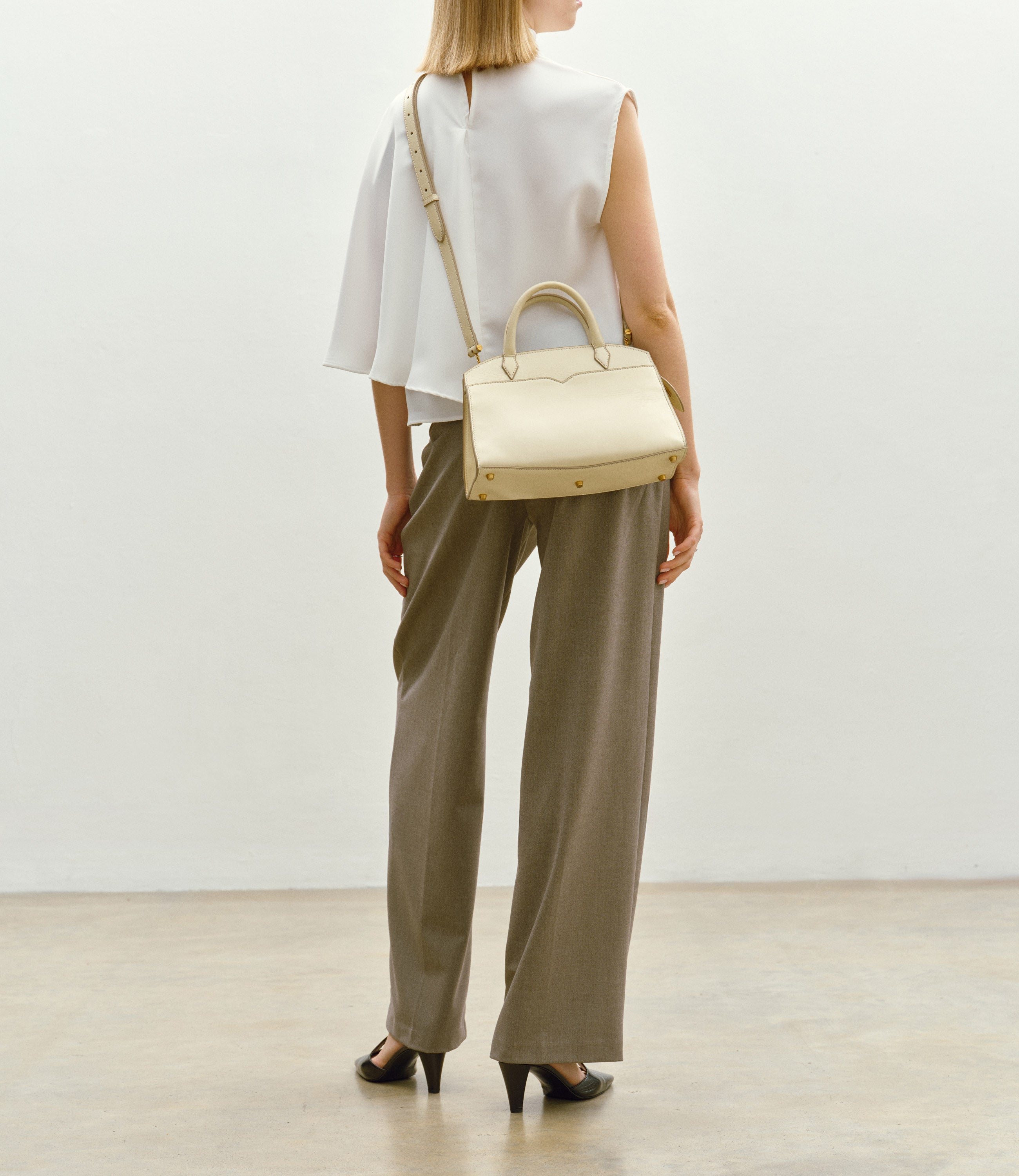 Pendulum 30 Buttery Nappa Leather Crème with Gold Hardware | Métier