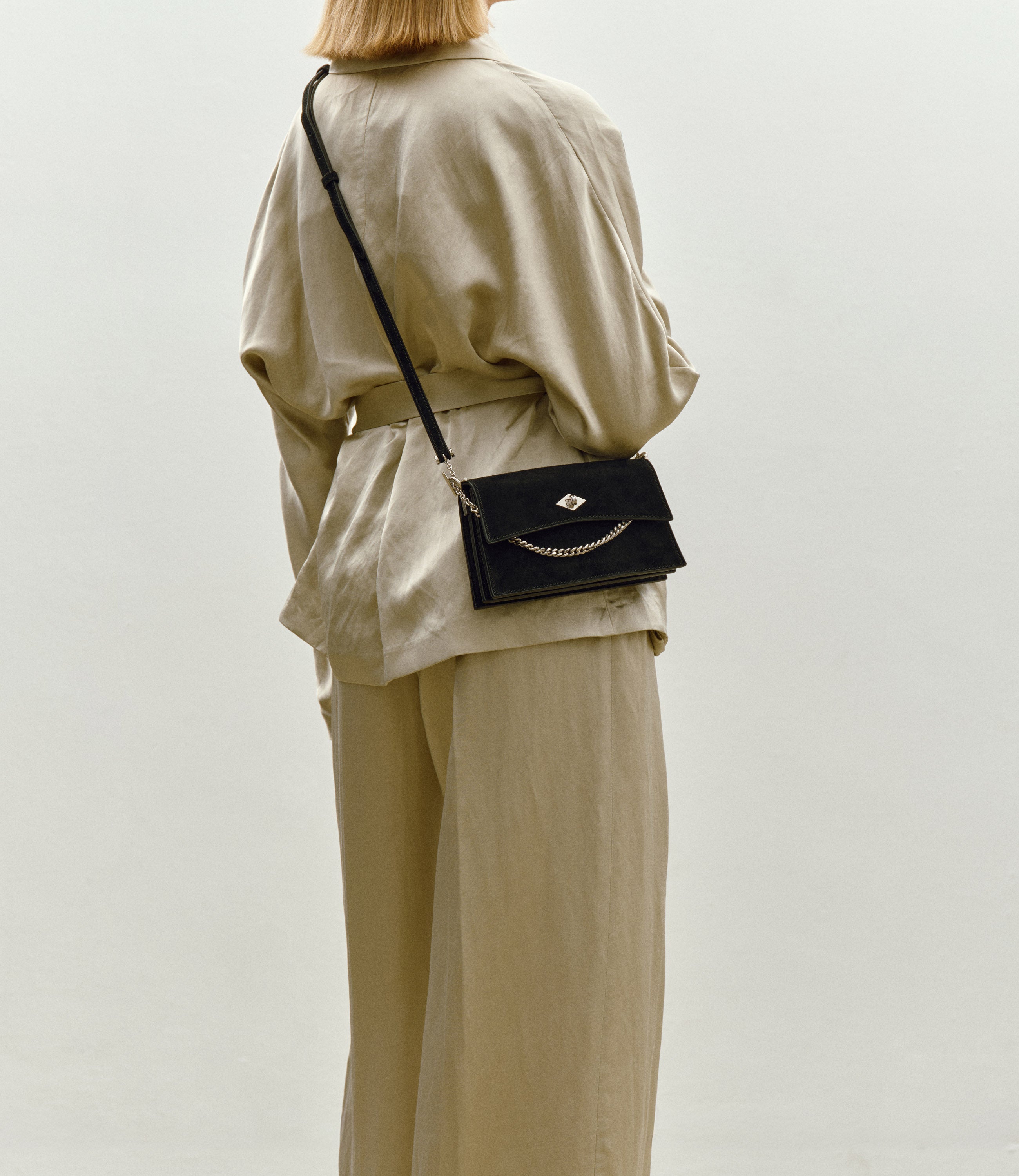 ROMAROミニバック Roma Mini Clutch Bag Buttery Suede Black | Métier