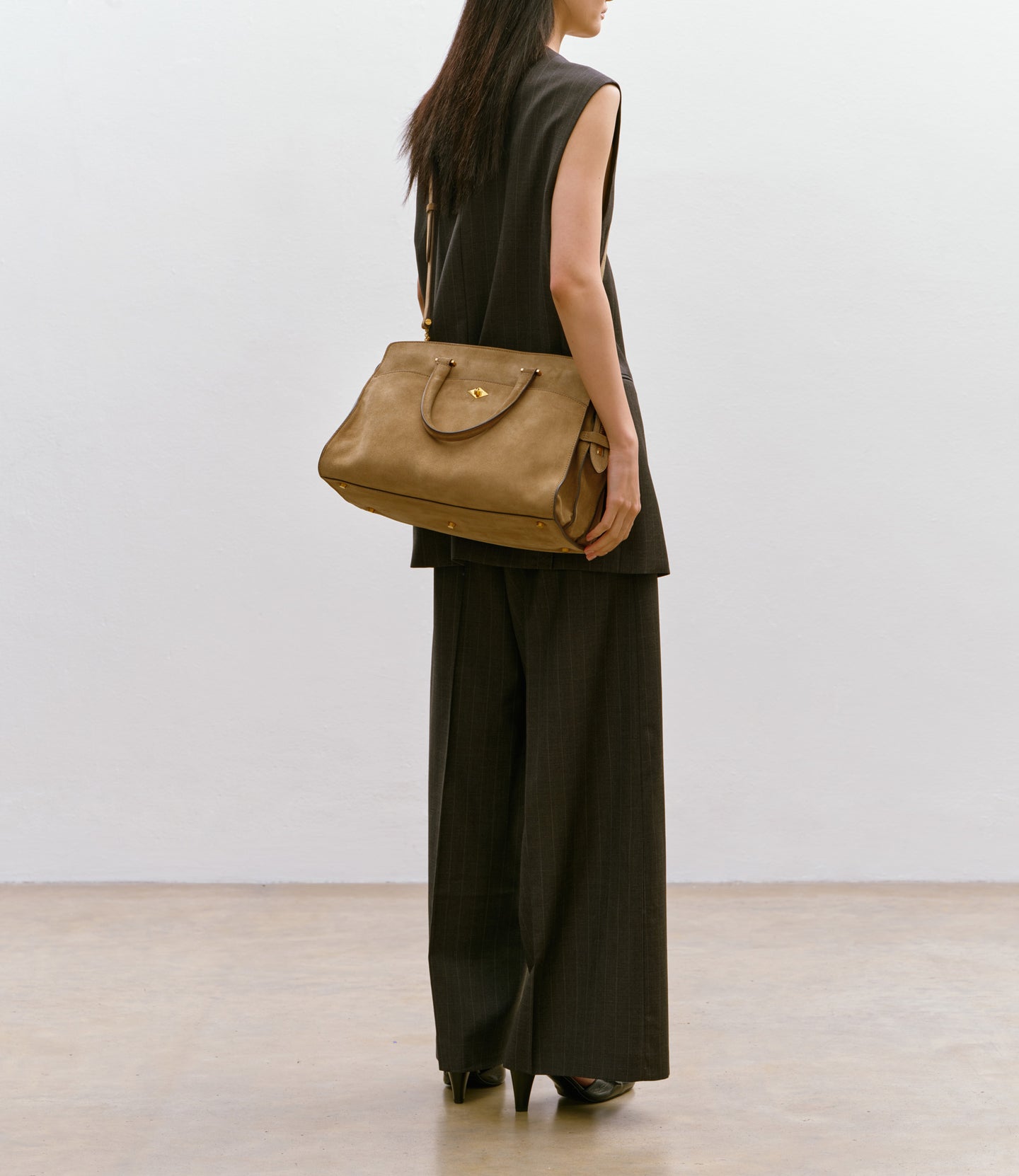 Private Eye Suede Cairo