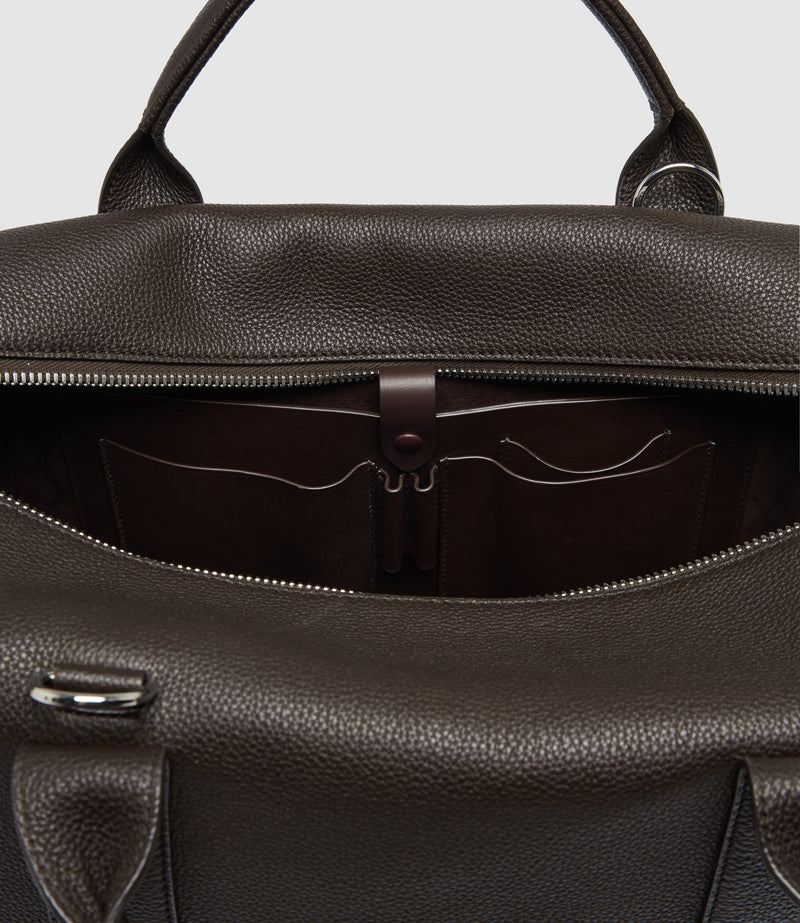 Racer 40 Pebble Grain Chocolate