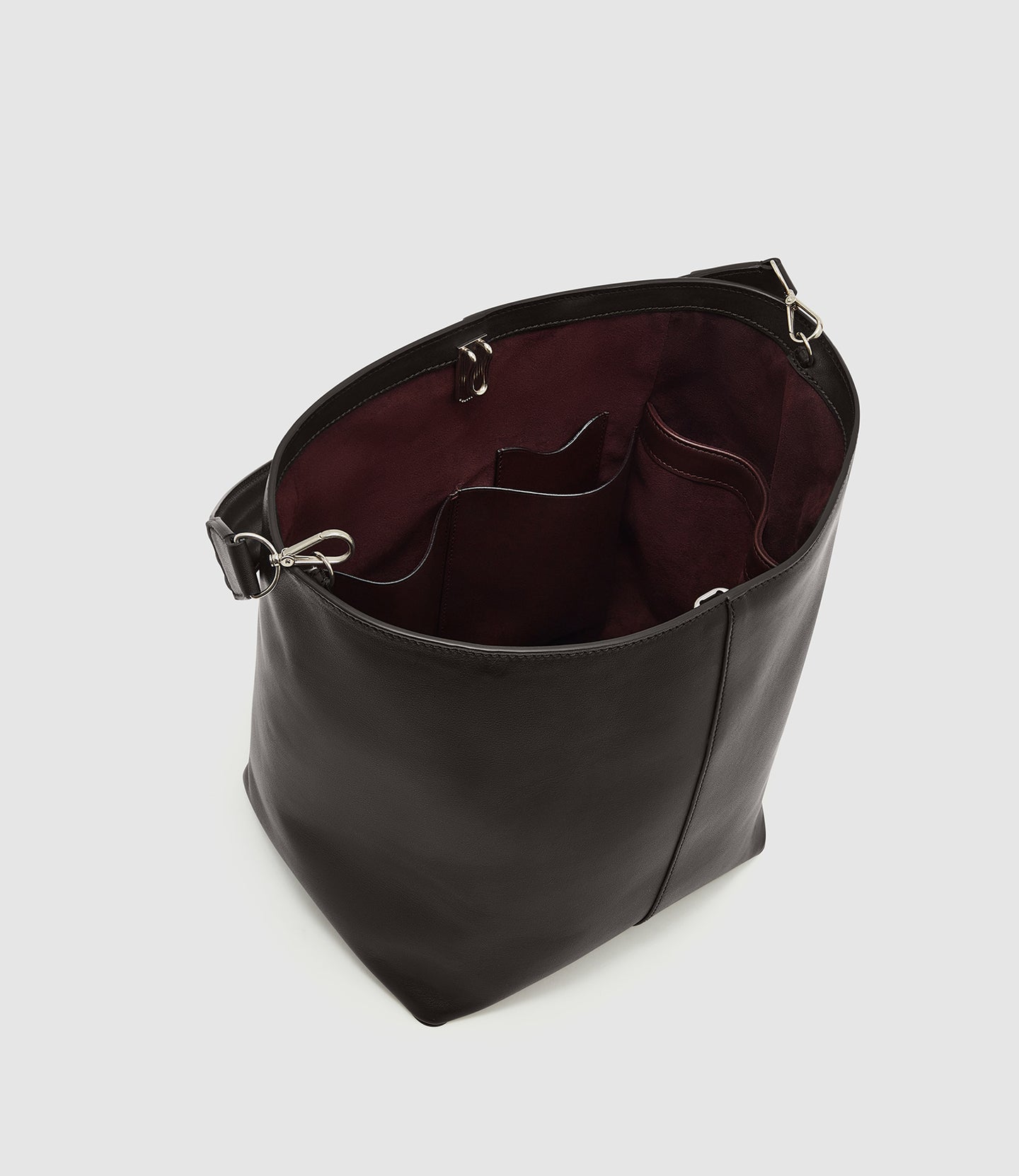 Twist 22 Supple Calfskin Black